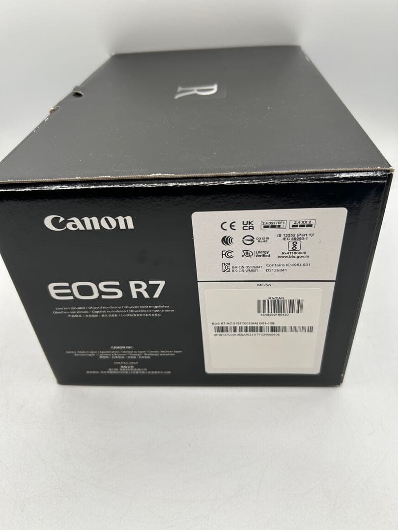 EOS R7 キヤノン ミラーレスカメラ　Canon RFマウント ほぼ新品