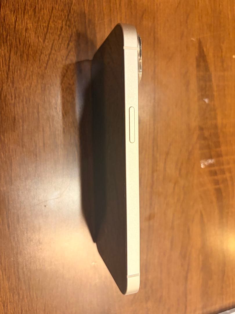Apple iPhone 13 スターライト本体