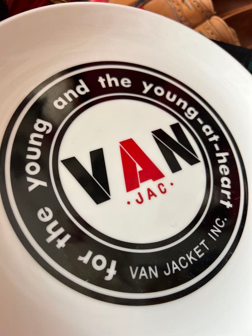 VAN JACKET人気の丸VANお皿です。新品未使用品