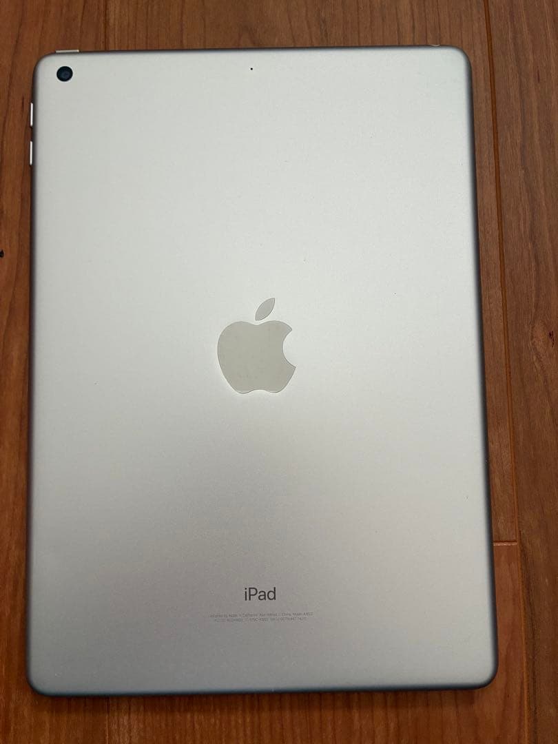 Apple iPad (第5世代) シルバー 32GB Wi-Fiモデル