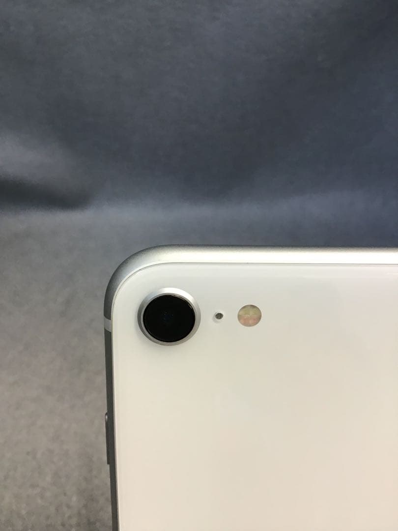 美品　国内版　SIMフリー　iPhoneSE-2 128GB ホワイト色