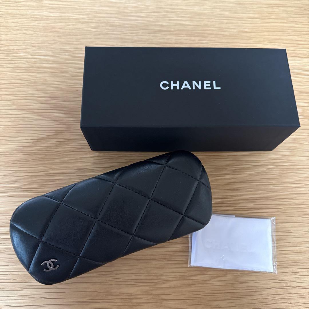 CHANEL シャネル　ブラックレザー メガネケース
