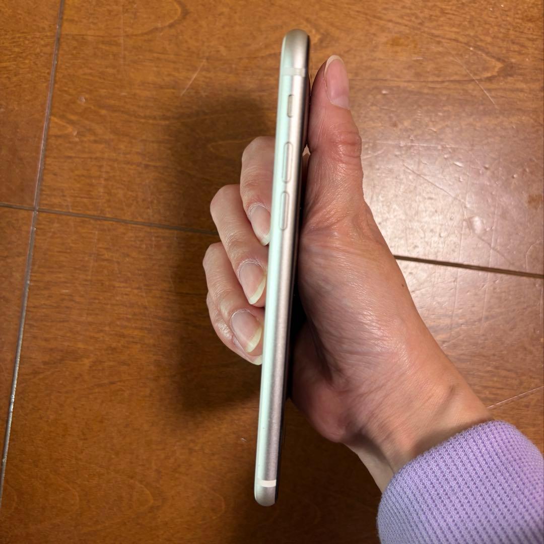 iPhone SE 第3世代 64GB 本体