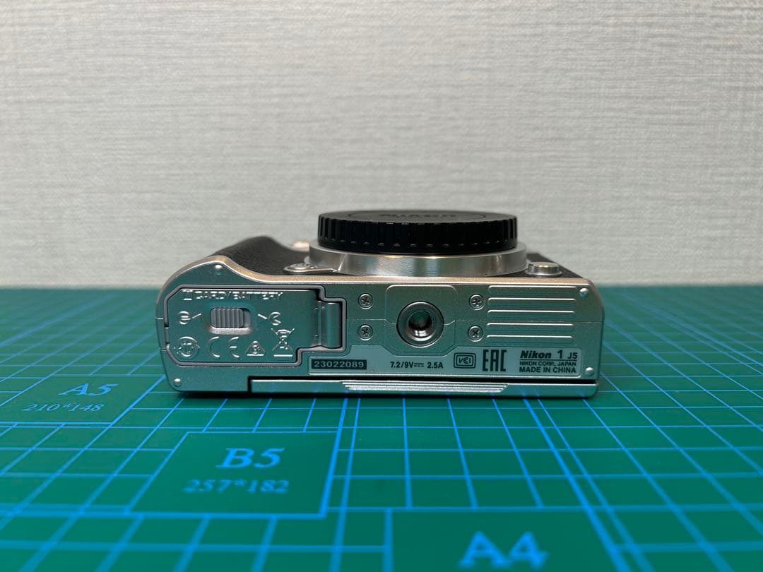 ニコン NIKON 1 J5 ダブルレンズキット+望遠ズーム+レザーカバー