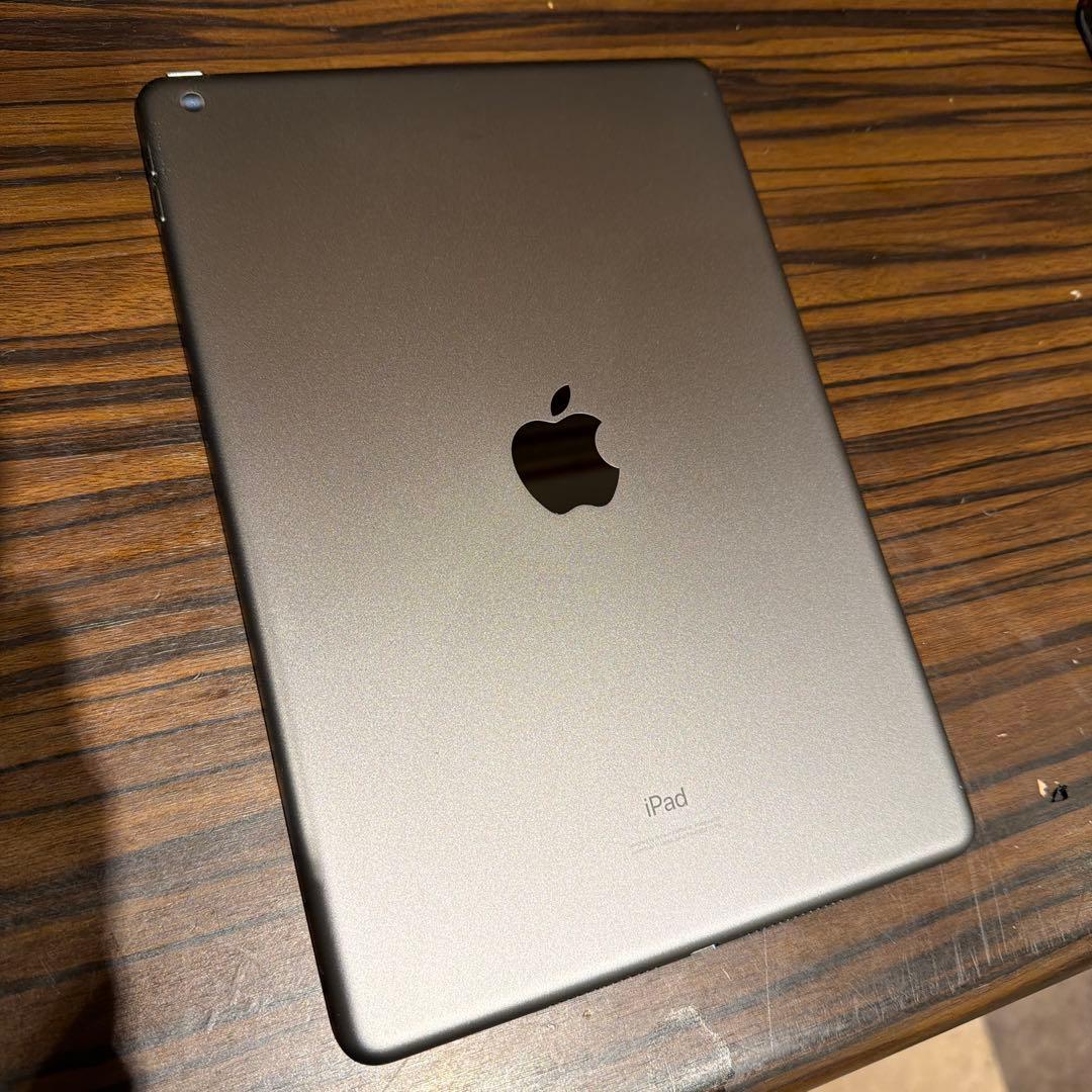 Apple iPad 第8世代 スペースグレー 本体