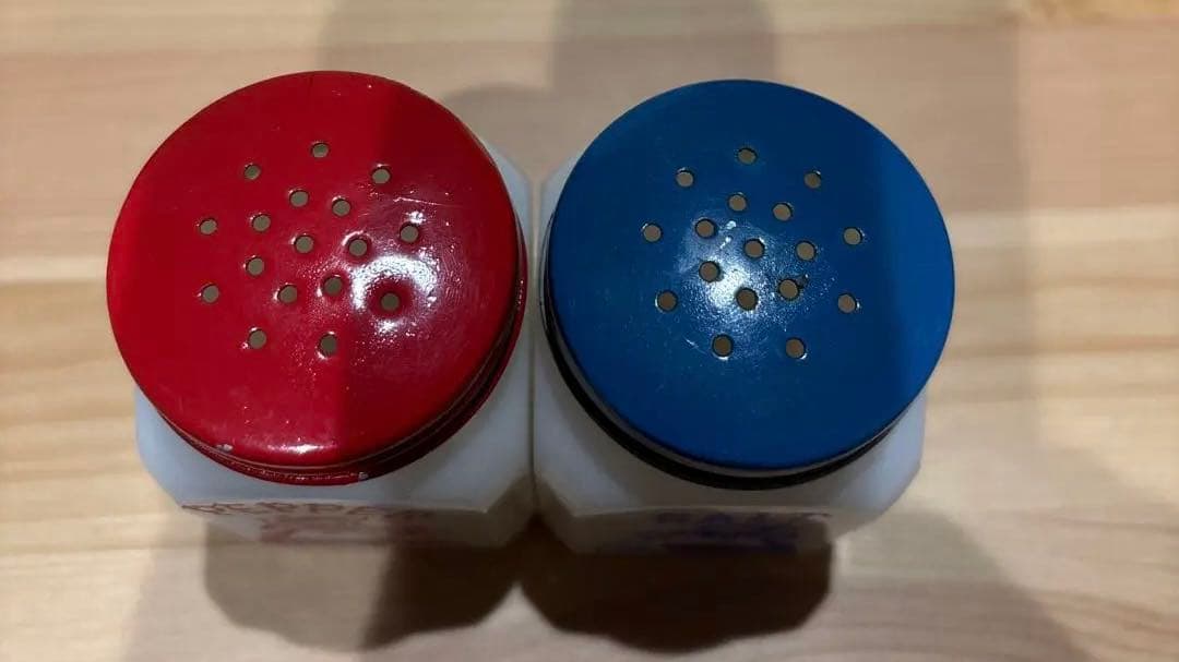 ヘーゼルアトラス アンティーク ミルクガラス製Salt&Pepperセット