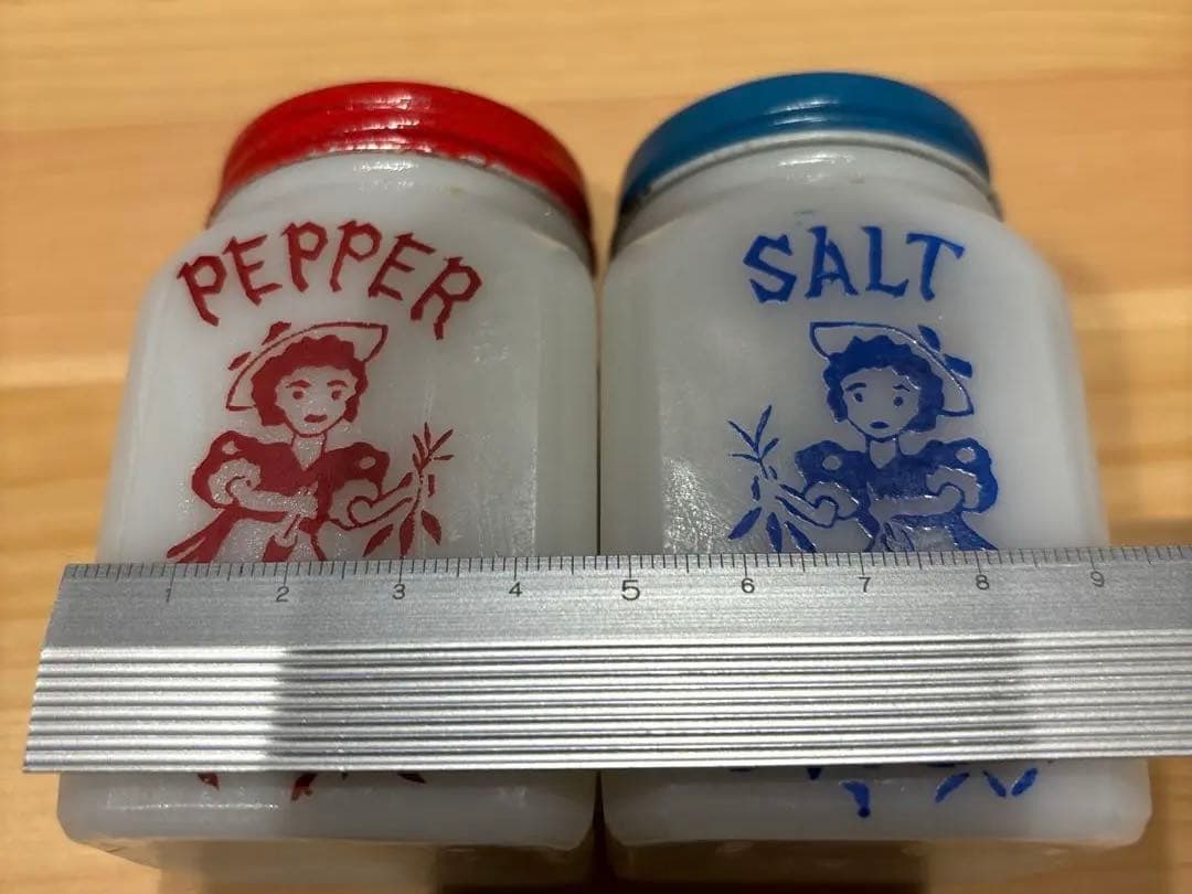 ヘーゼルアトラス アンティーク ミルクガラス製Salt&Pepperセット