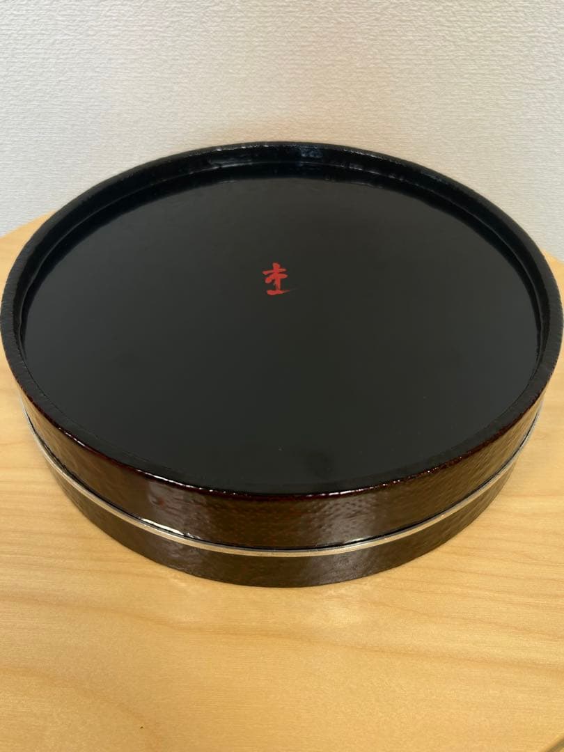 【新品未使用】輪島塗 円形寿司桶-牡丹の花の沈金仕上げ- [内面朱色/外面黒色]