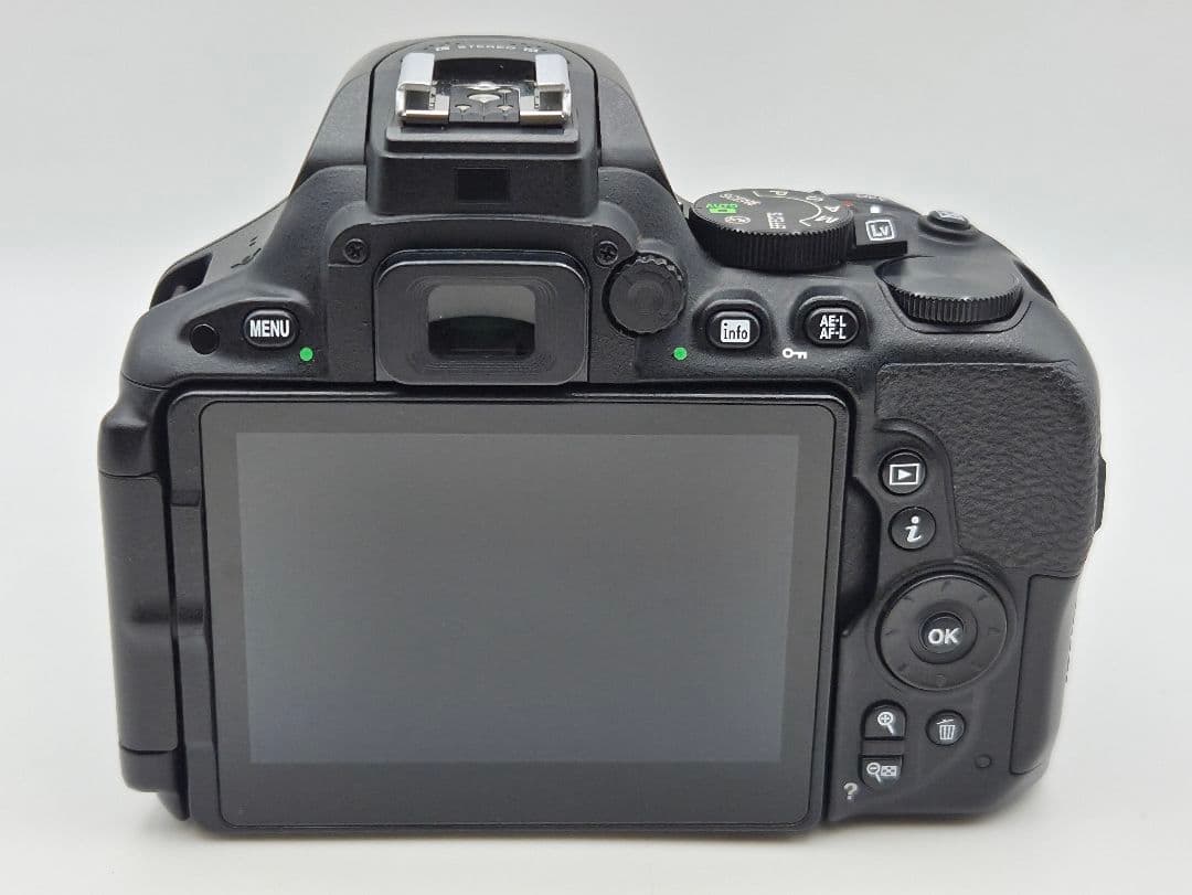 【美】Nikon D5500 18-55mm レンズキット 8,601ショット
