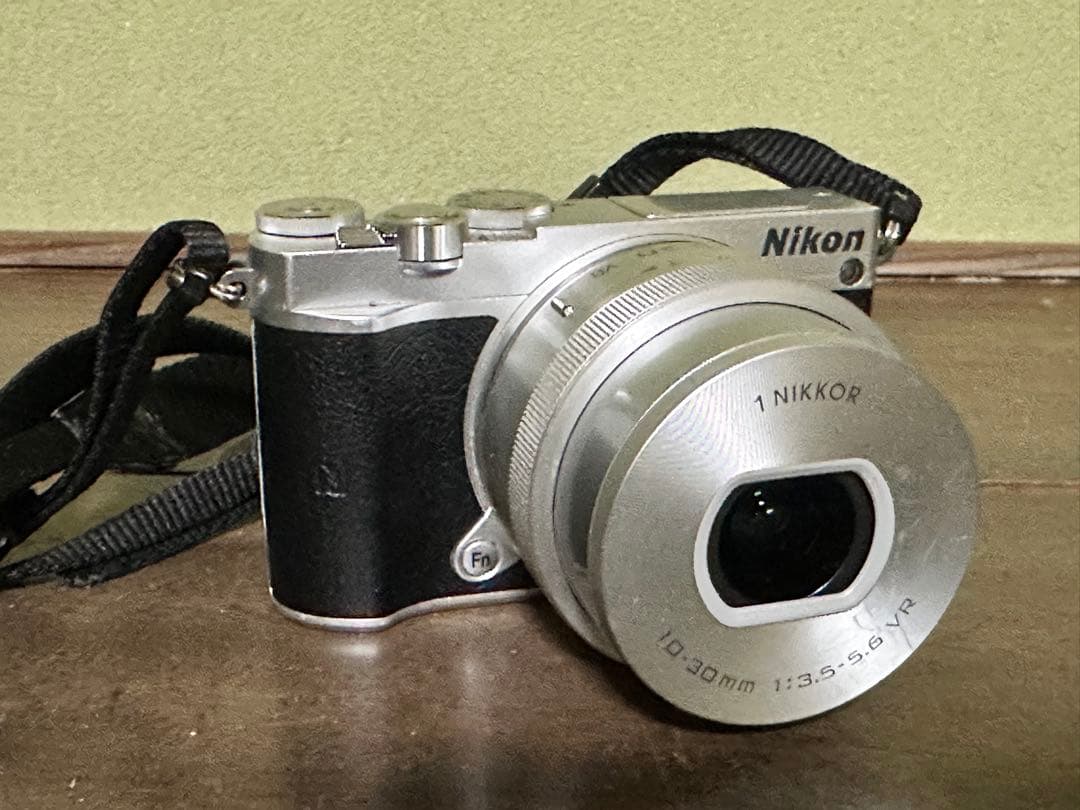 Nikon J5ミラーレスカメラ シルバー➕ 純正Fマウントコネクターセット