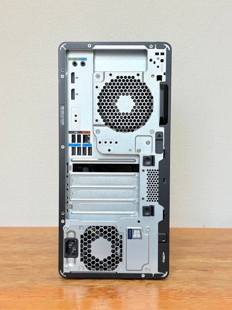ベアボーン状態のHP Z2 Tower G5 Workstation