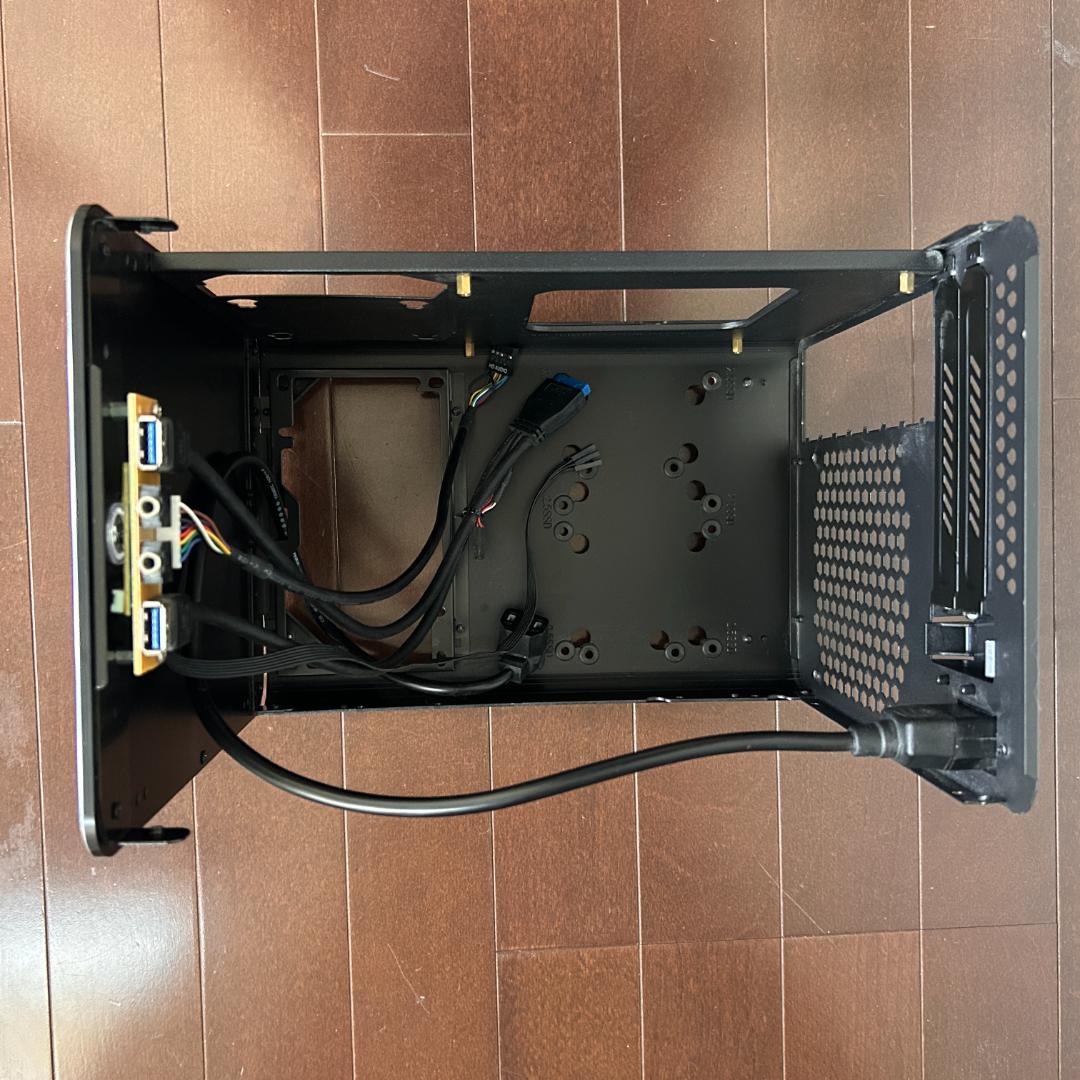ブラック スリムタワー型 PCケース(METIS PLUS)
