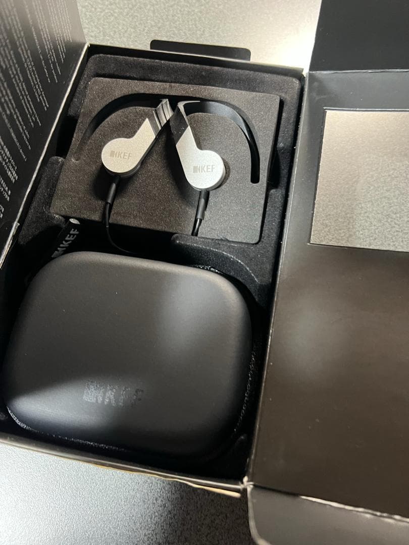 【カナル型イヤフォン】KEF M200
