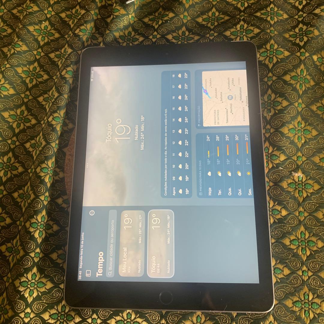 iPad 5世代 32gb Wi-Fi + CELULAR SIMFREE