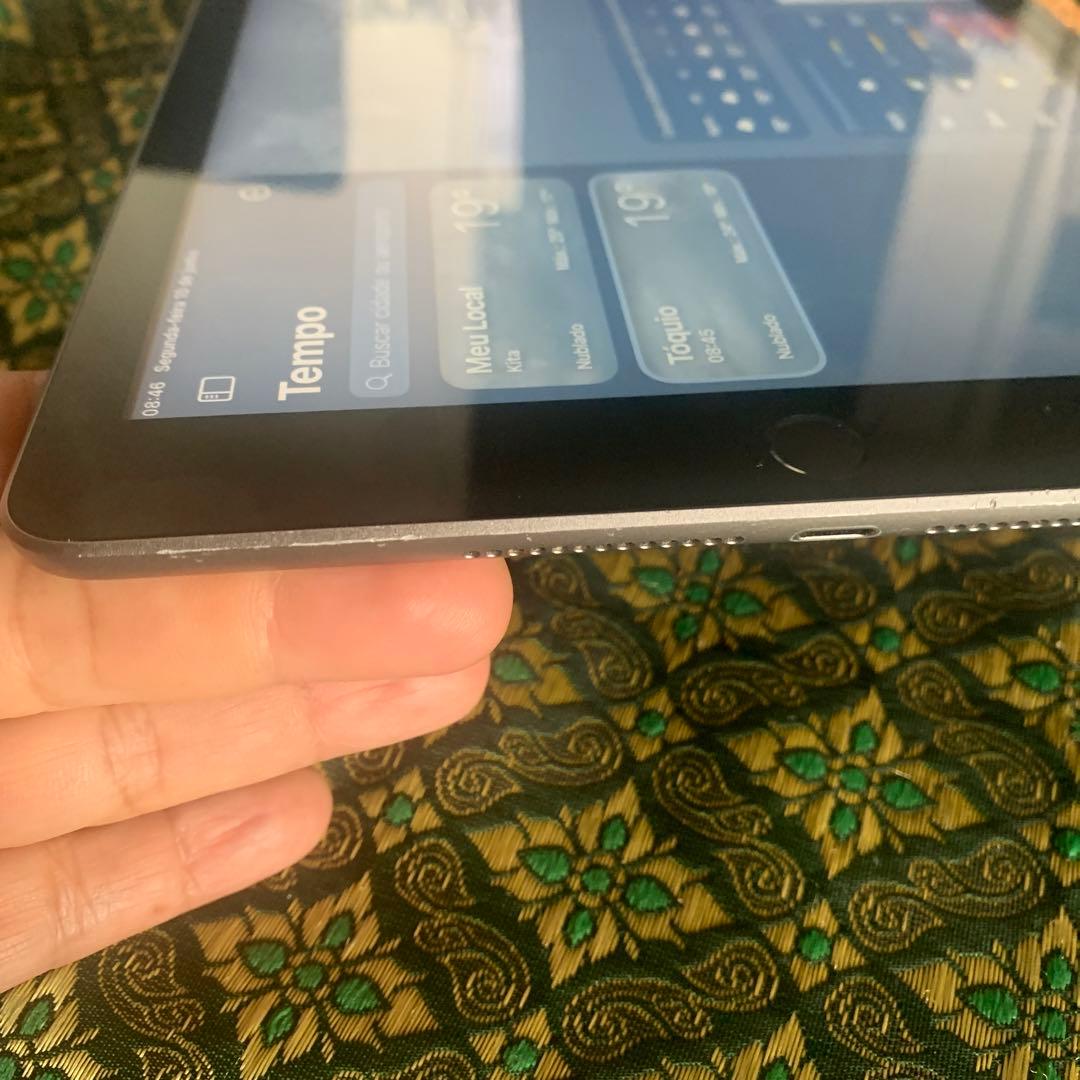 iPad 5世代 32gb Wi-Fi + CELULAR SIMFREE