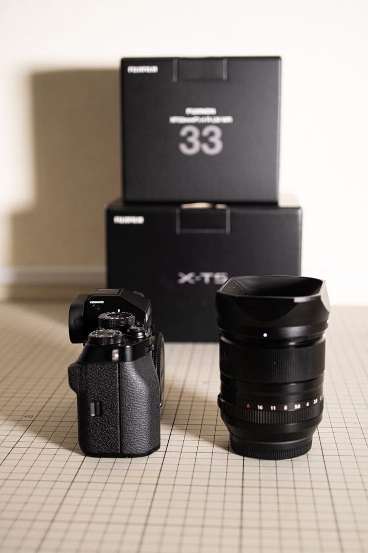 富士フイルム　X-T5 & XF 33mm F1.4 R LM WR セット