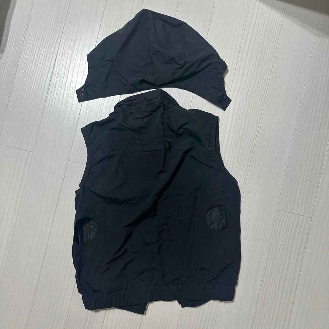 黒いナイロン製空調服ベスト
