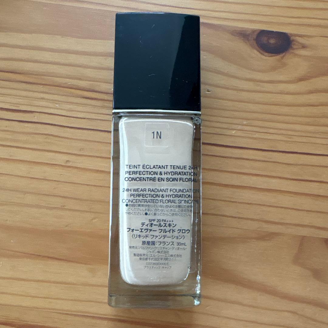 ファンデーション Dior Forever Skin Glow 1N