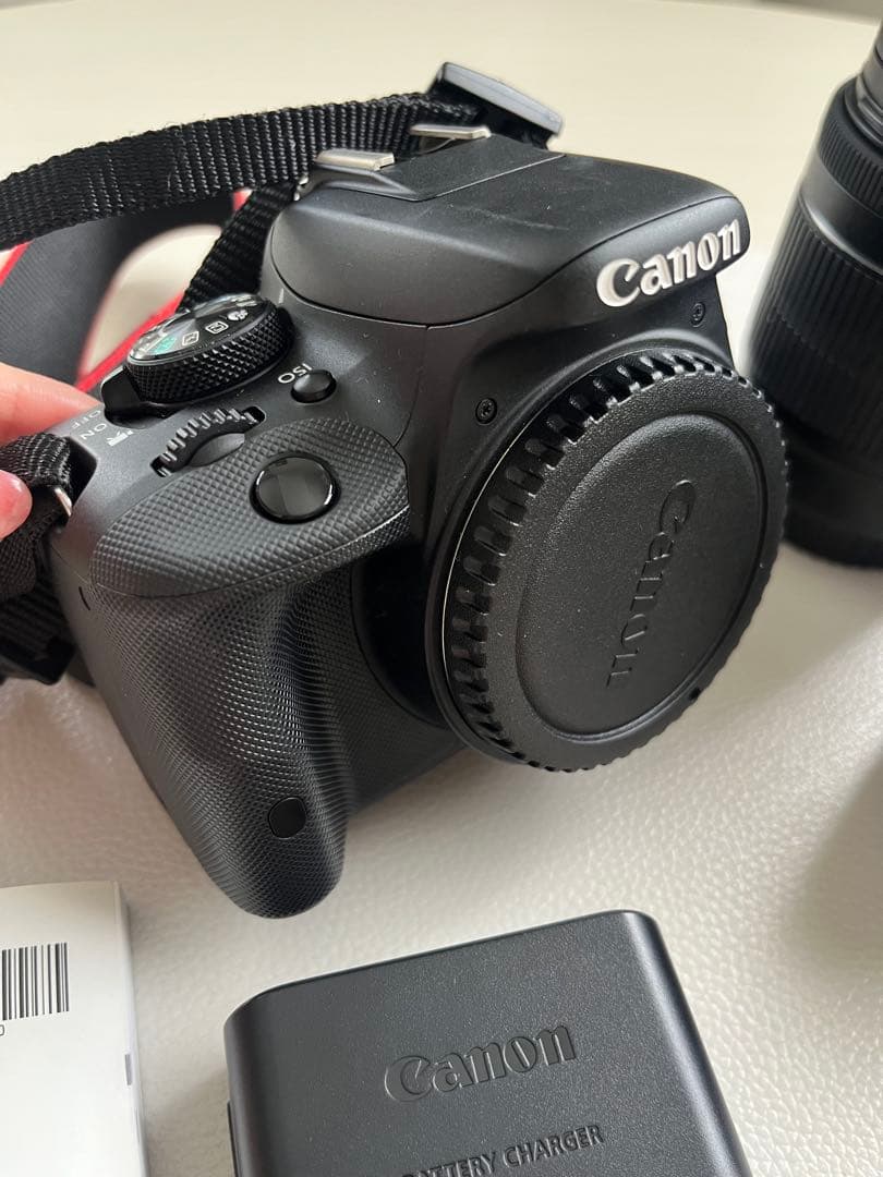Canon EOS Kiss7 一眼レフカメラ　単焦点レンズ