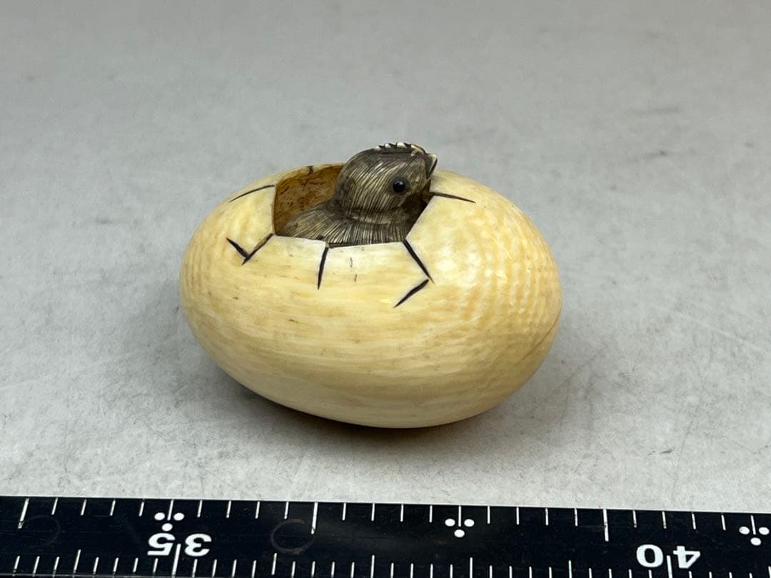 ［珍品］光廣在銘　極上鳥卵出る根付　35g 送料込み