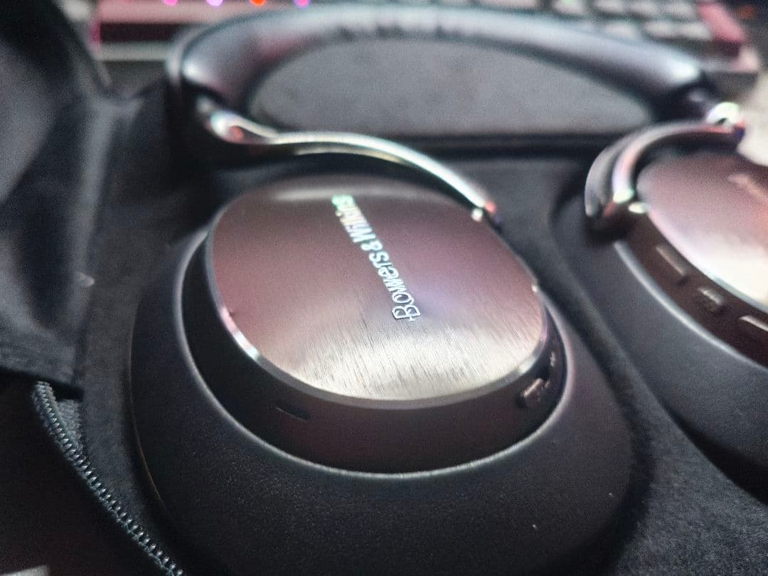 Bowers & Wilkins Px8 S2　オニキスブラック