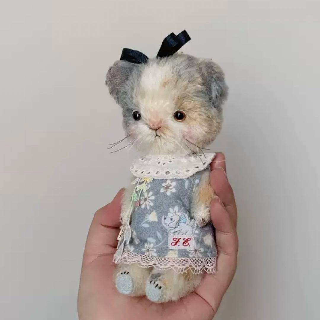 物静かな仔猫 ぬいぐるみ ハンドメイド ねこ 海外作家様 アーティストベア