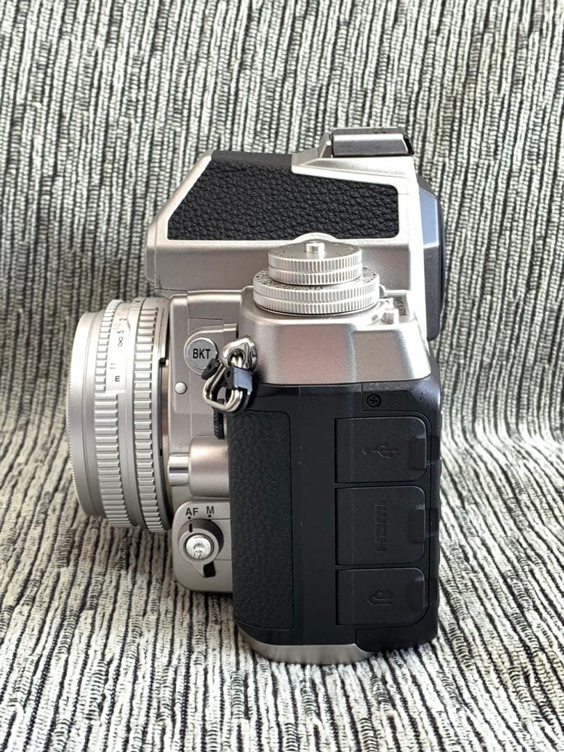 S数約4000 ニコン　Df シルバー　レンズキット　45mm F2.8Pセット
