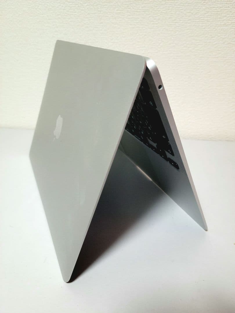 美品Macbook Air 2020 M1/8GB/256GB　44回充電99%