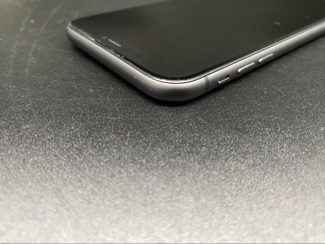 ★Apple iPhone 11 MWLT2J/A 64GB SIMフリー