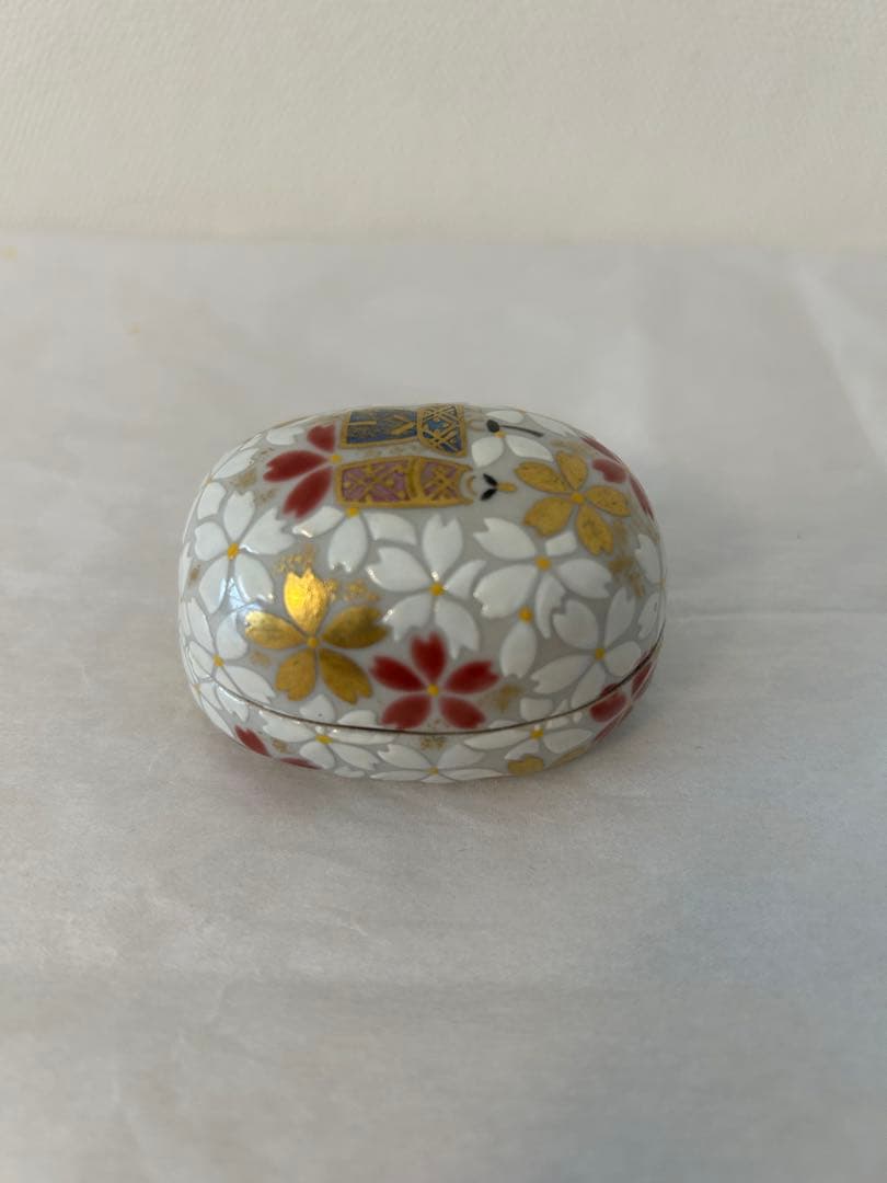 陶器製卵型香合 花柄 金彩 木箱付き