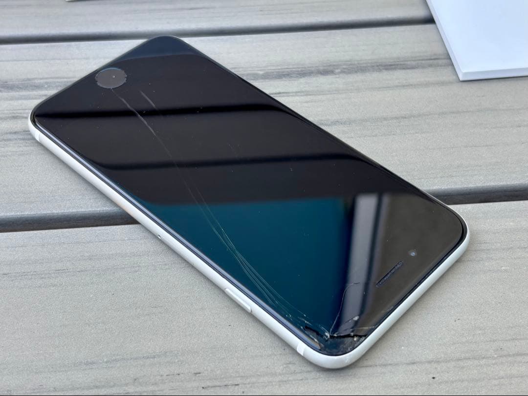 Apple iPhone SE (第2世代) ホワイト シムフリー 付属品全部付