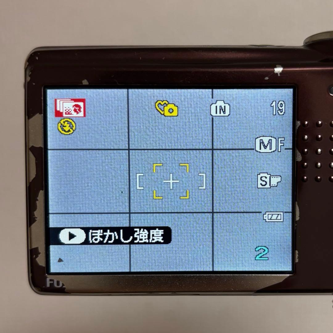 FUJIFILM FINEPIX F70 EXR オールドデジタルカメラ