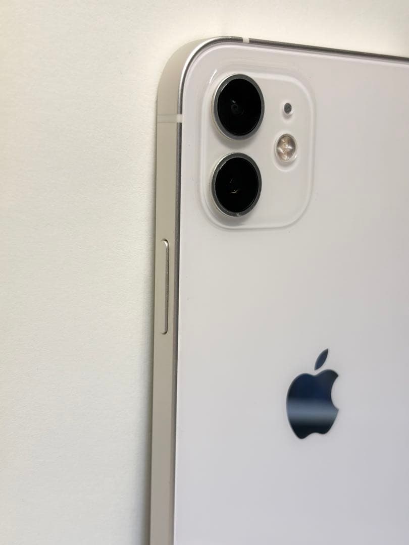 iPhone 12 本体、新品保護フィルム、新品充電ケーブル、箱付き