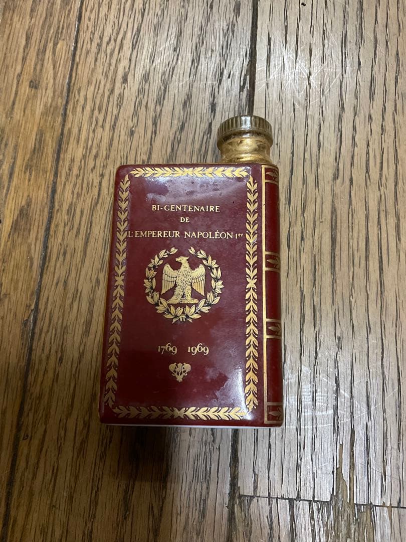 CAMUS・COGNACS・NAPOLEON。ブック型。【箱付き　新品　古酒】。