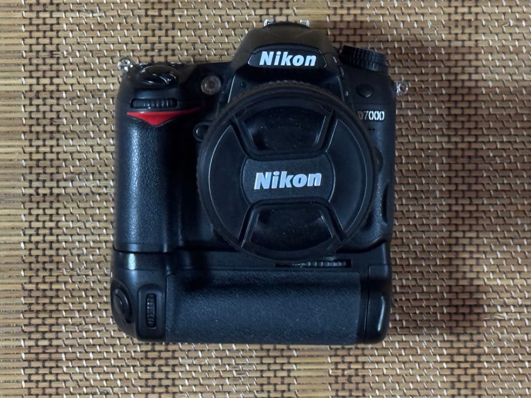 Nikon D7000 18-105mm レンズキット バッテリー2個・グリップ
