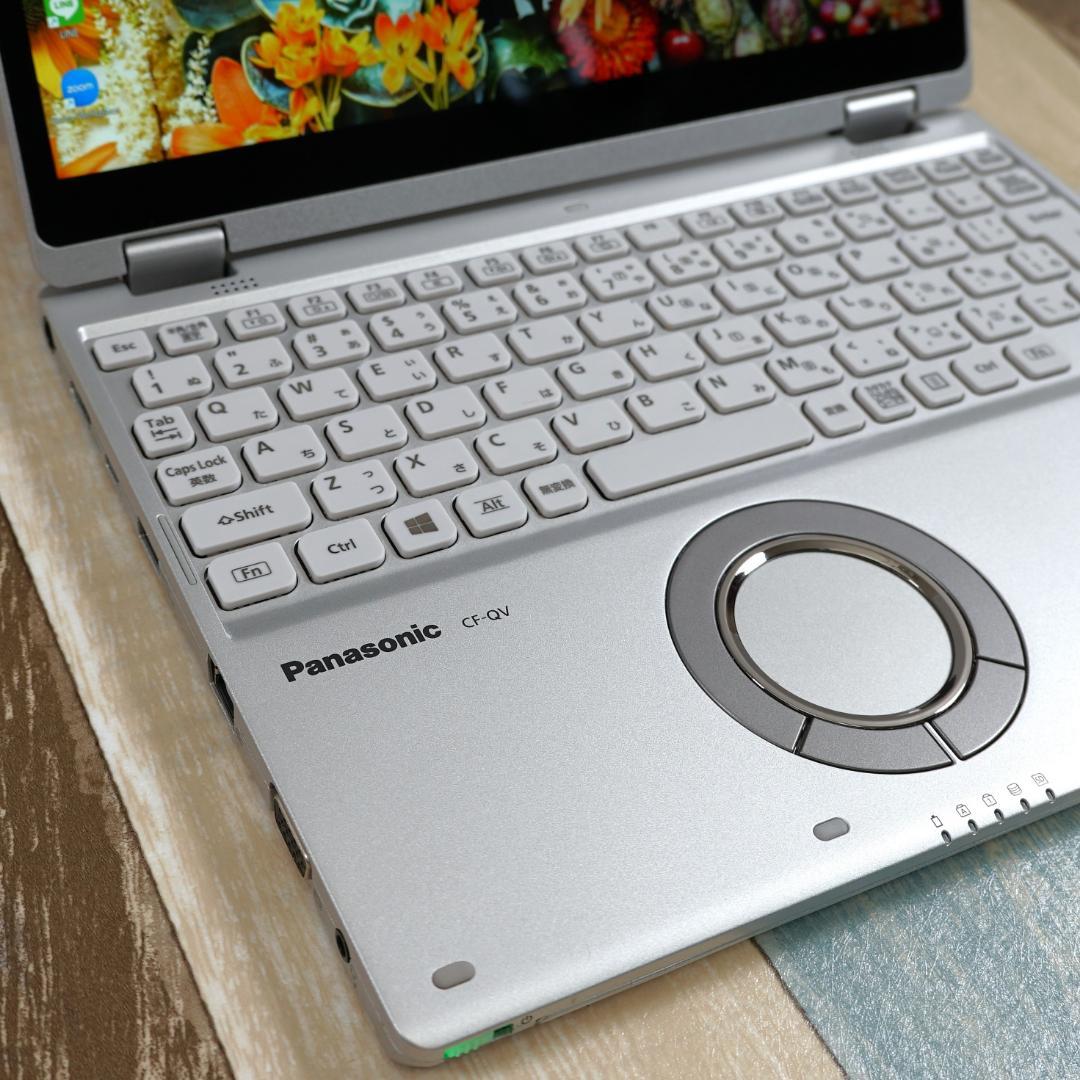 美品の日本製✨タッチパネル３Ｋ液晶で360度くるっと回る驚速の軽量コンバーチブル