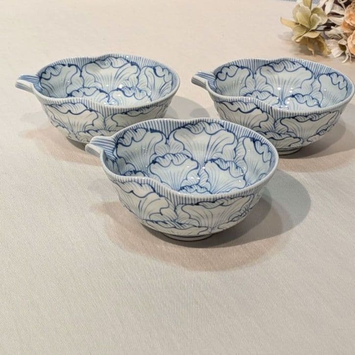そうた窯　有田焼　染付花弁　牡丹　３客　注器　煮物椀　中鉢　ボウル