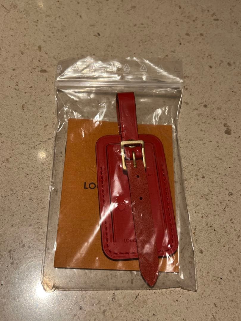 LOUIS VUITTON レザー ネームタグ レッド