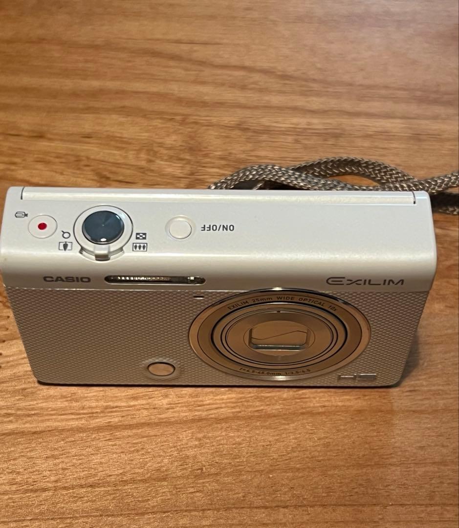 デジタルカメラ CASIO EXILIM EX-ZR70