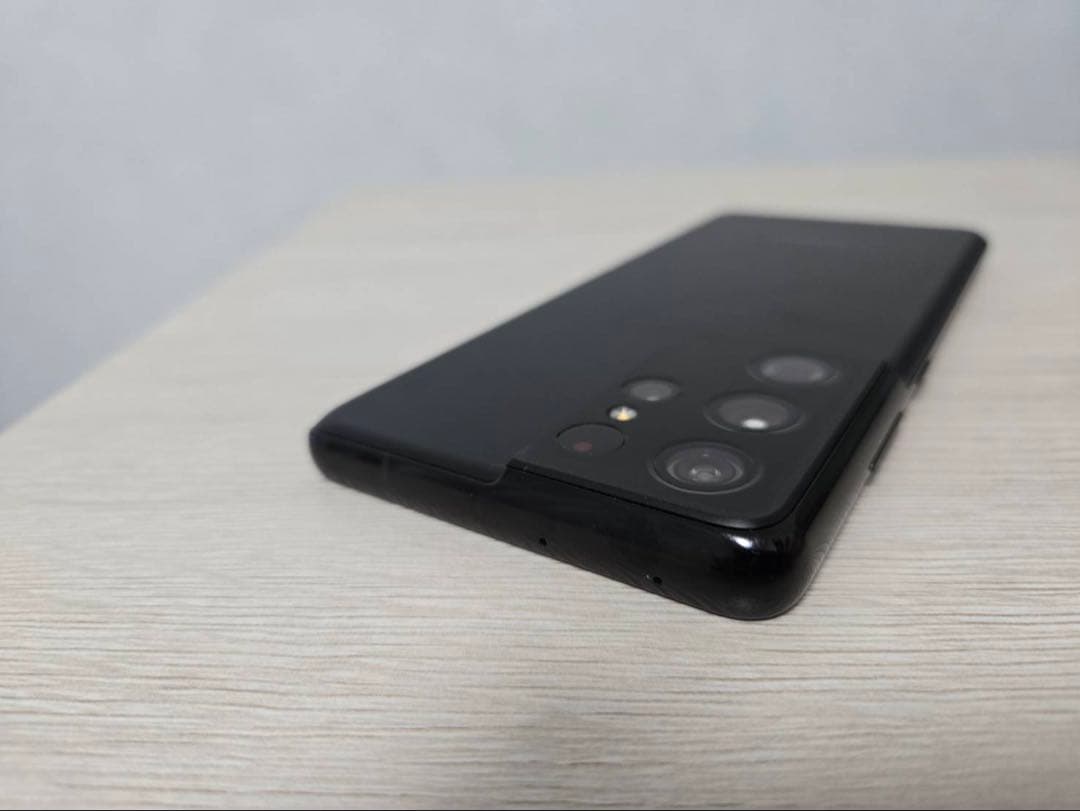 GALAXY S21 ultra 256 GB 画面に小さな傷あり　滲みあり