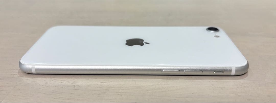iPhoneSE 第2世代 128GB ホワイト SIMフリー バッテリー交換済