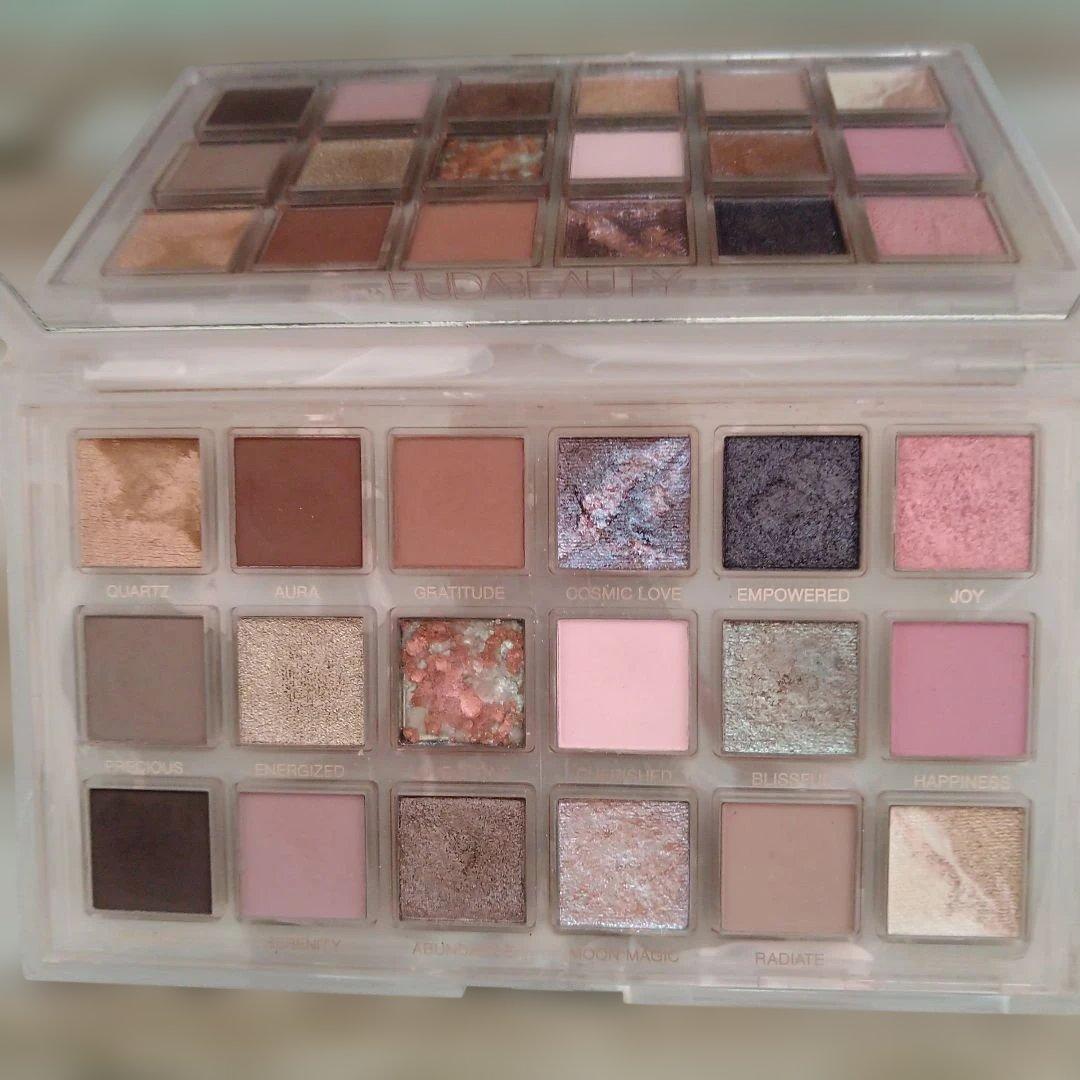 HUDA BEAUTY ROSE QUARTZ アイシャドウパレット