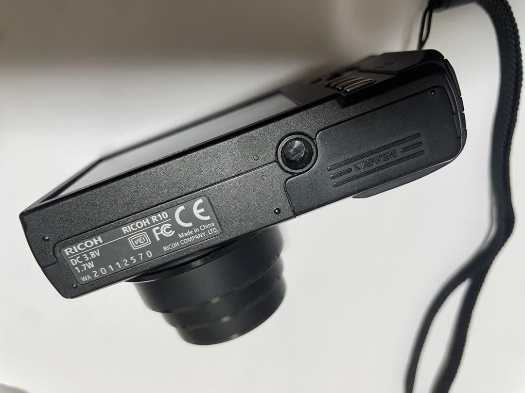 【美品】RICOH R10 純正品 コンパクトデジタルカメラ 7.1倍ズーム