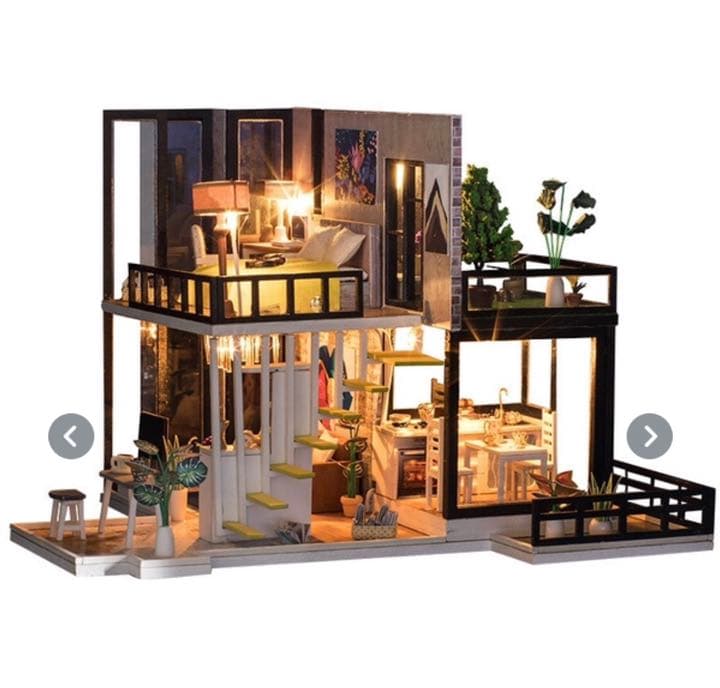 DIYドールハウス未完成品