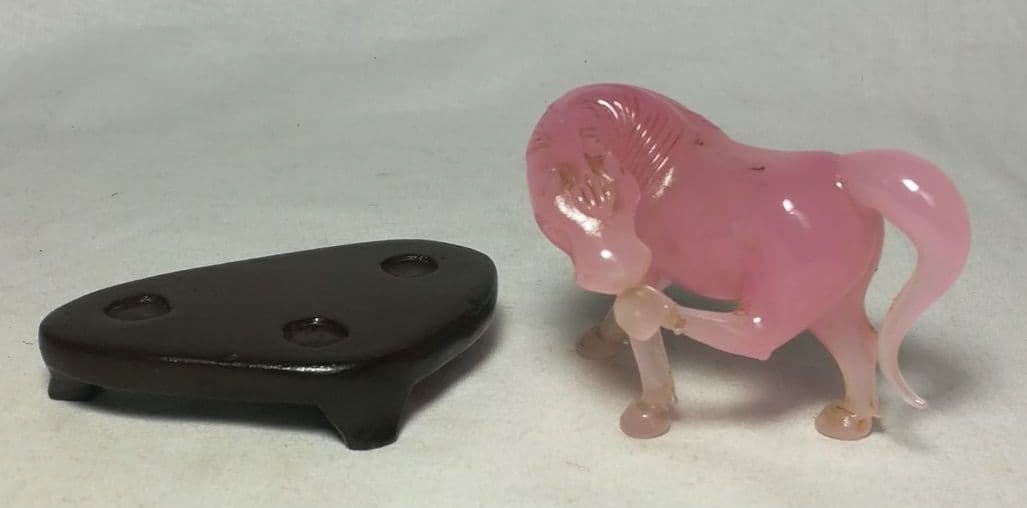 ピンククォーツ　水晶　馬　台座付　置物
