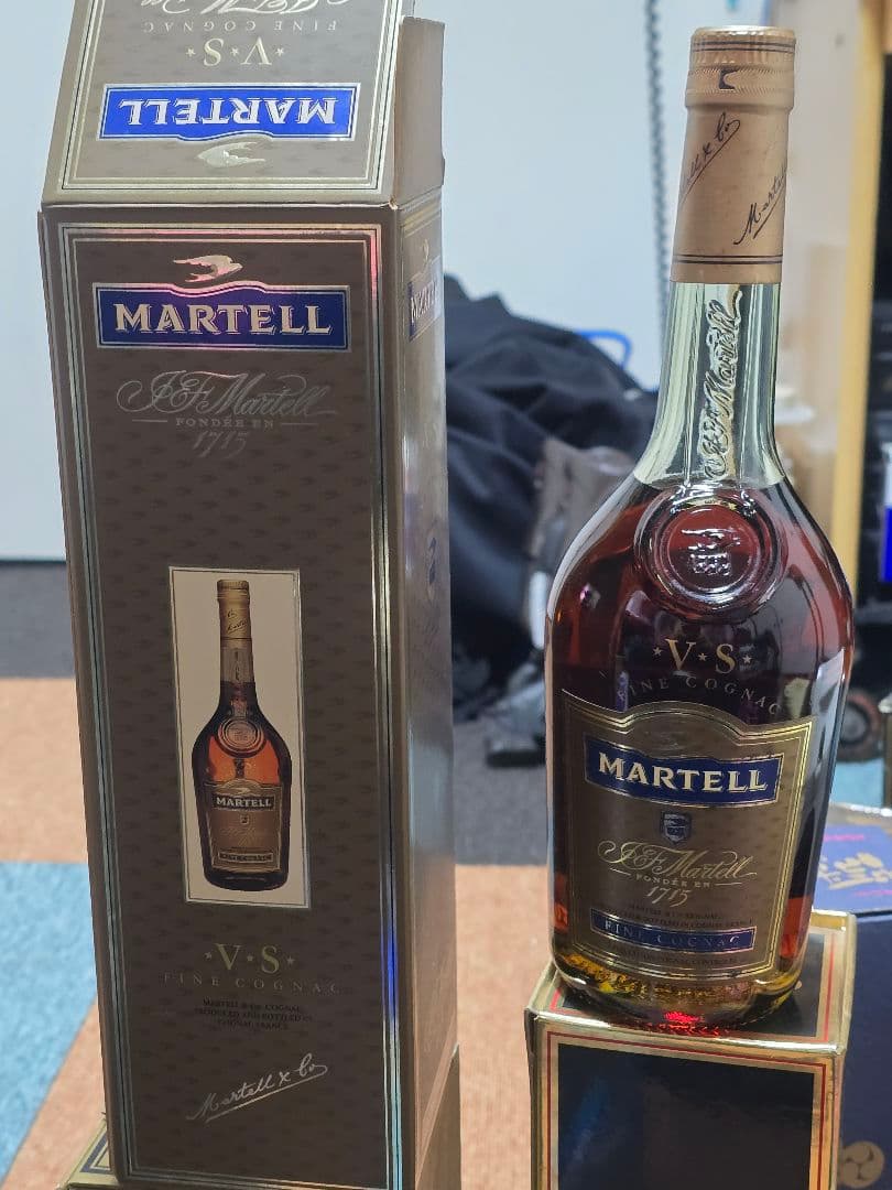 MARTELL V.S. コニャック 750ml 箱入り