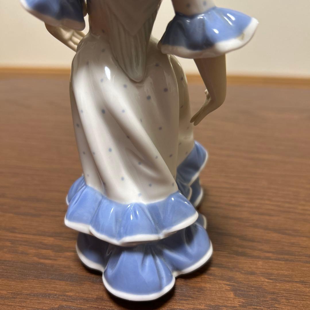 LLADROフラメンコを踊る少女の陶器置物