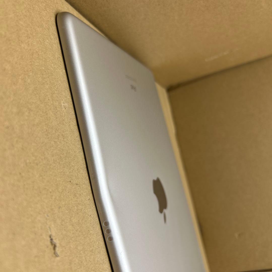 モ*サ様 Apple iPad (第７世代) Wi-Fi 32GB シルバー
