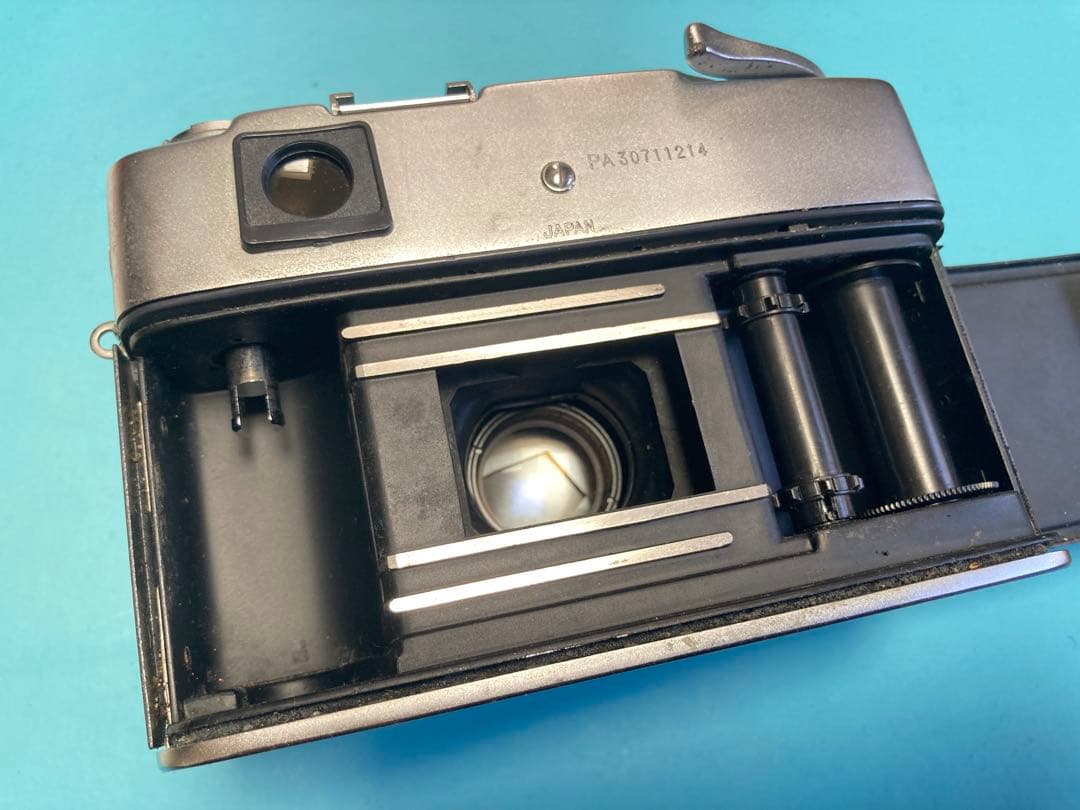 素敵なデザイン！　明るいレンズ付き　マニュアルカメラ　yashica