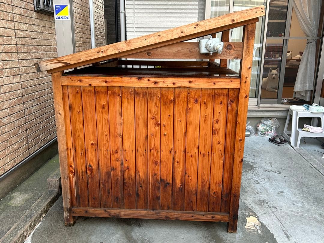 ヒノキの犬小屋